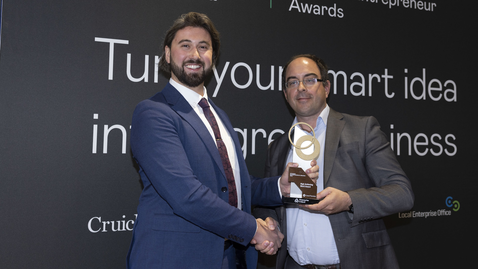 Sigrid Adriaenssens holding a woven basket.